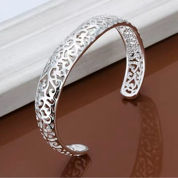 Sterling Silver open bangle bracelet for women - Picture 6 of 8